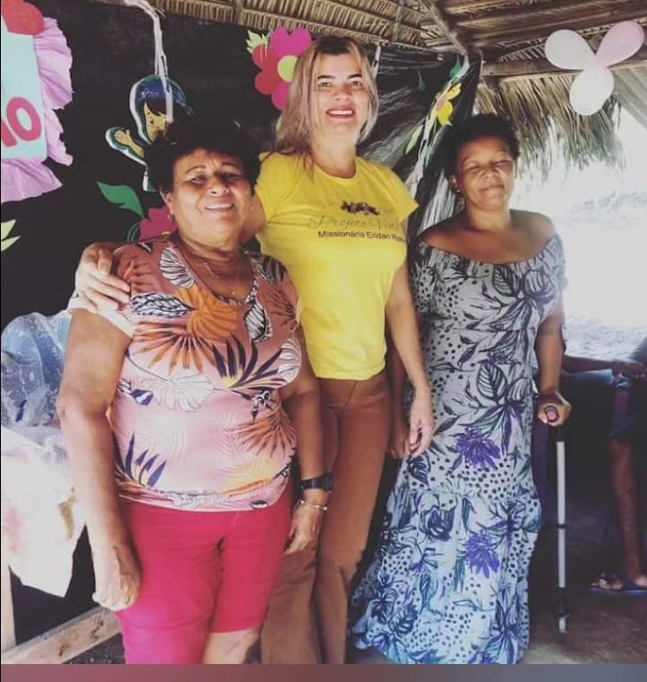 Eridan com missionárias do Projeto Videira